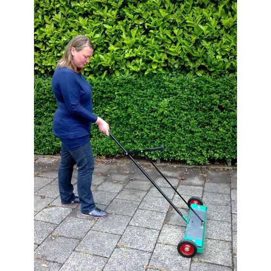 Broom Magnet