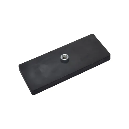 Neodymium magneetsysteem in rubber, rechthoekig met draadgat zwart 110 x 45 mm